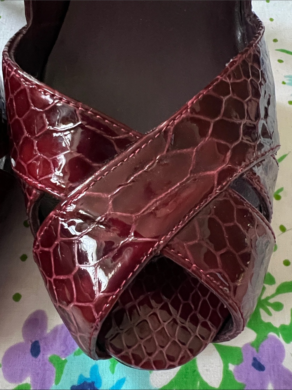 Stuart Weitzman Croc Oxblood Peep Toe Heels - 7.5 - Picture 8 of 13